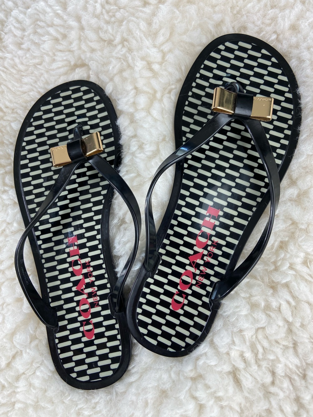 Coach Landon 7 Black Jelly Thong Sandals Flip Flops Pink Logo Gold Bow Plastic